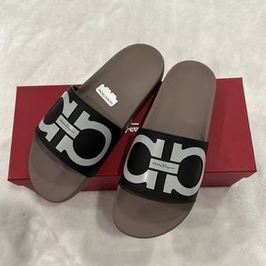 100% authentic Salvatore Ferragamo Bianca + GAN Syntetic sandals men’s size 7M